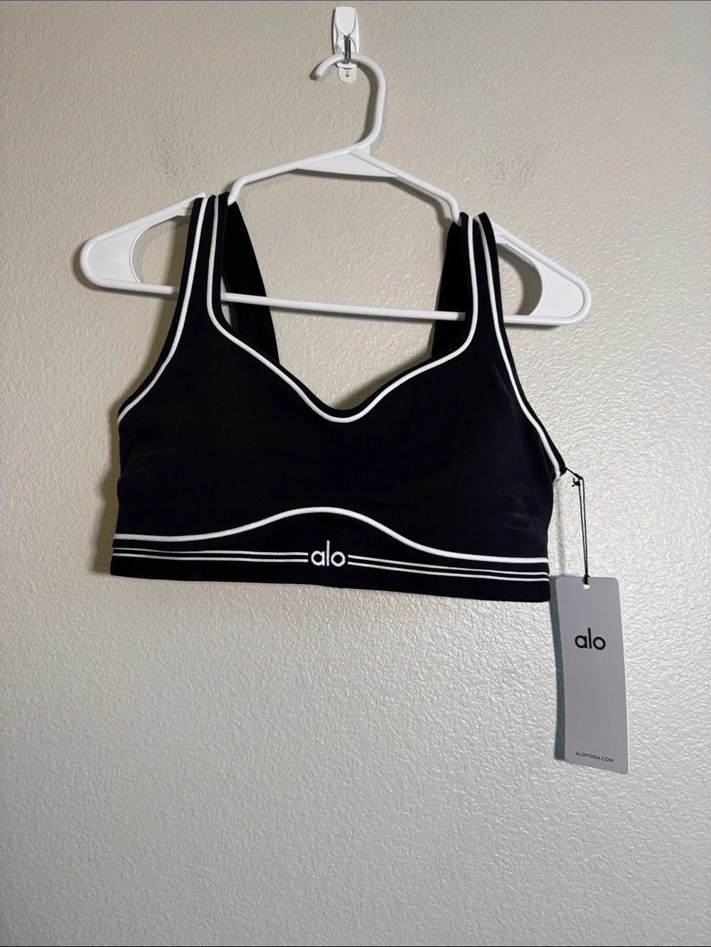 NWT ALO Yoga Airbrush Heartthrob Bra in Black / White - M